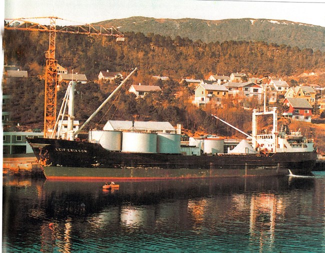 Leif Erikson - ved kai i Brattvåg-1974.jpg Leif Erikson - ved kai i Brattvåg-1974.jpg